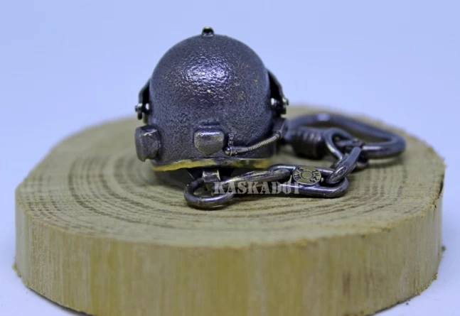 Брелок "Шлем Алтын с забралом" (латунь) фото 3