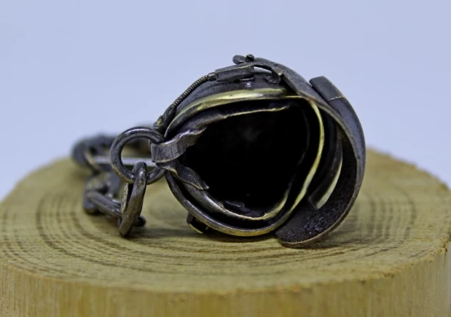 Брелок "Шлем Алтын с забралом" (латунь) фото 4